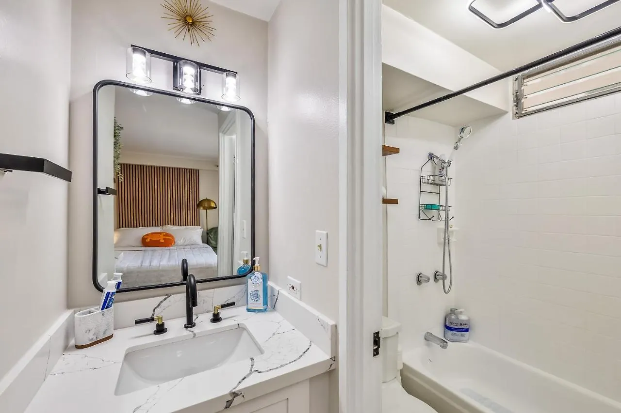 מלון דירות הונולולו Bright & Cozy Condo Unit With Balcony!