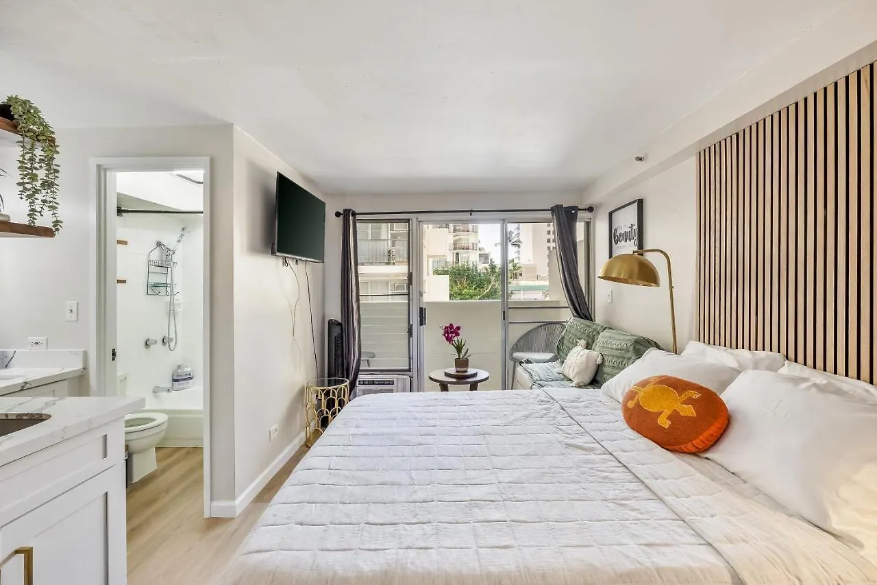 מלון דירות הונולולו Bright & Cozy Condo Unit With Balcony!
